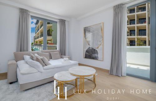 Dubai Apartment | LUX The La Mer by The Sea Suite 4