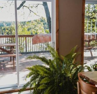 L'lle-du-Grand-Calumet Ski Chalet | Lux waterfront all inclusive on Ottawa River