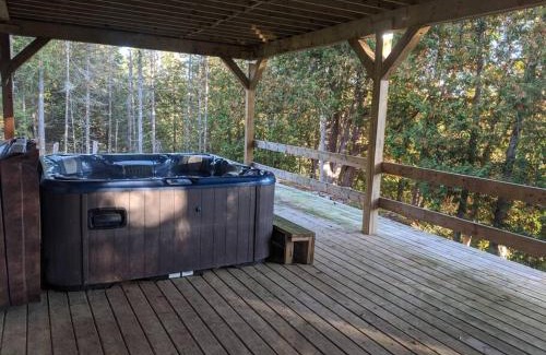 L'lle-du-Grand-Calumet Ski Chalet | Lux waterfront all inclusive on Ottawa River