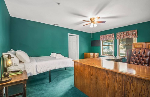 Wrightwood House | Luxary Castle & SPA near Skiing Resort