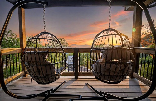 Sevierville Cabin | LuxCabin with Stunning Views 🍂 Indoor Heated Pool