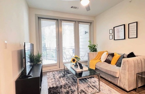 Addison Apartment | Luxe 1-bedroom Apartment with Resort Style Living