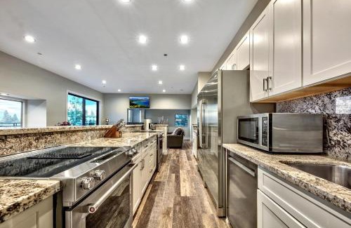 Tahoe Village House | LUXE 11 Blue Diamond Lodge Lake Tahoe