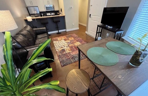 Roanoke Apartment | Luxe 1st Floor Apt: Walk to Breweries, Town, Food