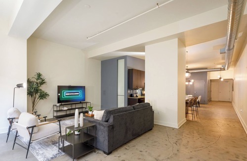 Downtown Pittsburgh Apartment | Luxe 2 Bedroom Loft - An Urban Oasis with Private Terrace + Free Gym Access!