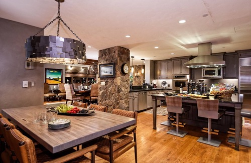 Avon Condo | Luxe 2-Story Ritz Penthouse | Ski In/Ski Out Chalet | Curated Stay