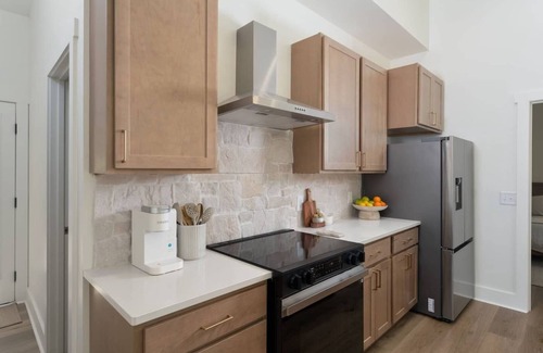 Wilmington House | Luxe 2BR Bungalow w/Fire Pit + Yoga Deck, Near Beaches + 10 min to DT