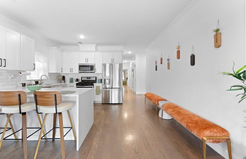 Greenville Apartment | Luxe 3BR Backyard Zen [25 min to NYC] [Sleeps 10]