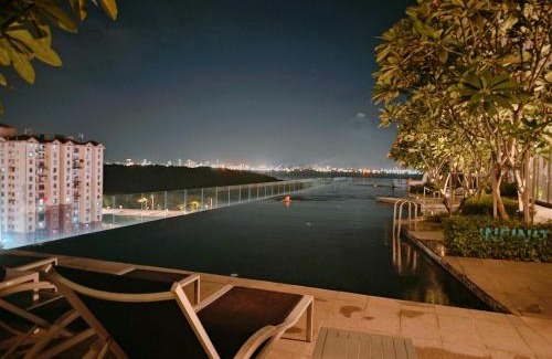 George Town Apartment | Luxe 3BR Seaview Escape Sleeps 10 Prime Location A29