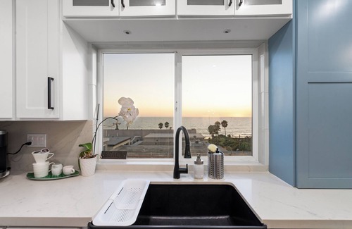 El Porto House | Luxe 4B-4B Coastal Oasis - Ocean Views - Rooftop & Garage