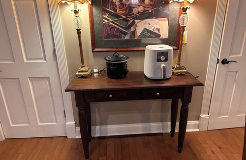 Glencliff House | Luxe 4BR 2BA Getaway w/Large Hot Tub & Private Backyard 10mins from Downtown