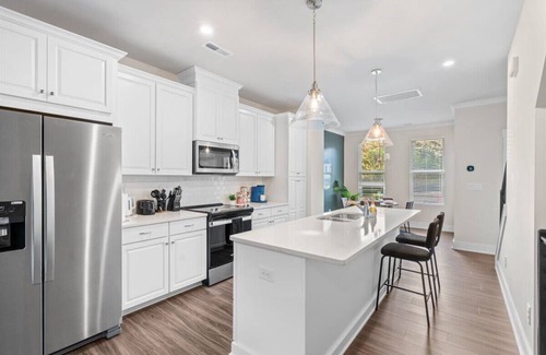 Charlotte House | Luxe 4BR King Townhouse w/Rooftop—in Uptown CLT!