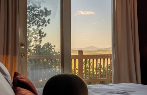 Bailey House | Luxe 4BR Mountain Getaway Stunning Views Hot Tub Theater & Games- Pet Friendly