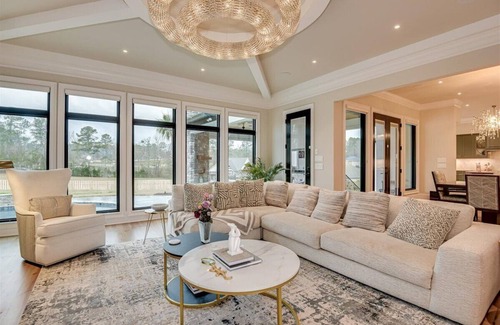 Evans House | Luxe 5-bedroom estate with expansive backyard, pool and outdoor kitchen