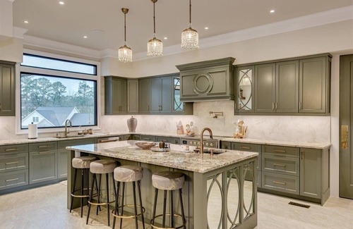 Evans House | Luxe 5-bedroom estate with expansive backyard, pool and outdoor kitchen