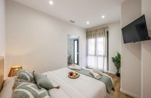 Las Acacias Apartment | Luxe apartments Madrid Rio by RentitUP