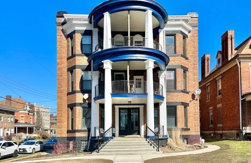 Bloomfield Apartment | Luxe Bloomfield Apt | Free Parking | UPMC/Pitt/CMU