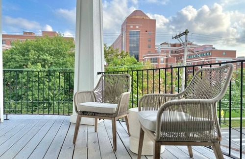 Bloomfield Apartment | Luxe Bloomfield Penthouse | Free Parking | Central