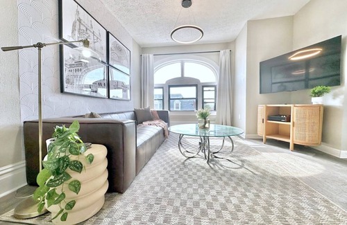 Bloomfield Apartment | Luxe Bloomfield Penthouse | Free Parking | Central