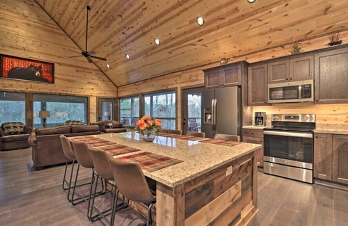 Gatlinburg - Pigeon Forge Cabin | Luxe Cabin with Indoor Pool in Sevierville