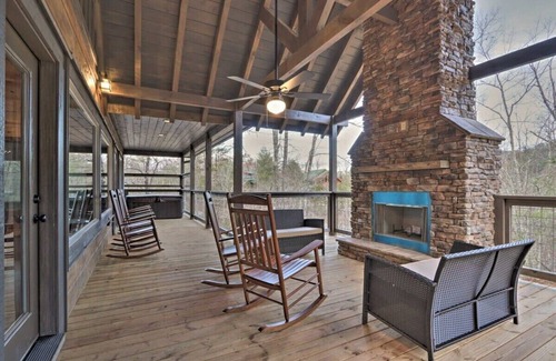 Gatlinburg - Pigeon Forge Cabin | Luxe Cabin with Indoor Pool in Sevierville