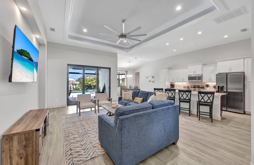 Pelican House | Luxe Canal Home, Boat Rental, Walk to Cape Harbour