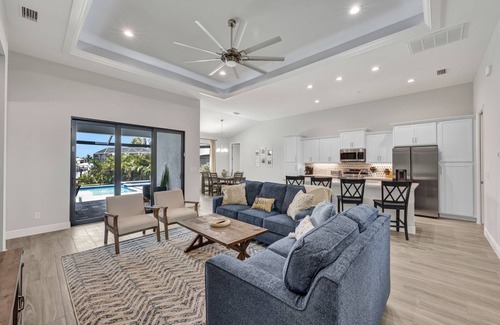 Pelican House | Luxe Canal Home, Boat Rental, Walk to Cape Harbour