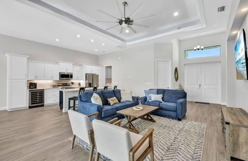 Pelican House | Luxe Canal Home, Boat Rental, Walk to Cape Harbour