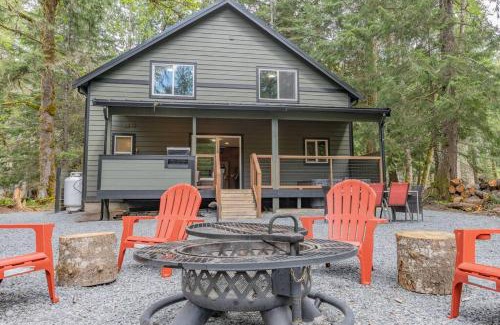 Ashford House | Luxe Chalet at Rainier Entrance with Hot Tub-AC-WiFi
