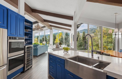 Snowmass Village House | Luxe Chalet: Jaw-Dropping Views of Mountains! Summer Garden Terrace