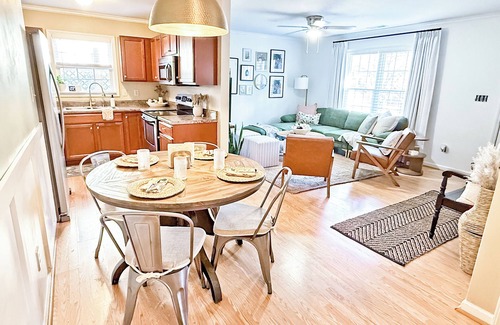 Durham House | Luxe } Coffee Bar! Minutes to Duke & downtown, Eco+ Family friendly + Fire pit