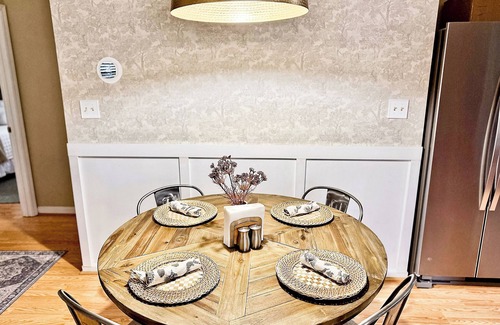 Durham House | Luxe } Coffee Bar! Minutes to Duke & downtown, Eco+ Family friendly + Fire pit