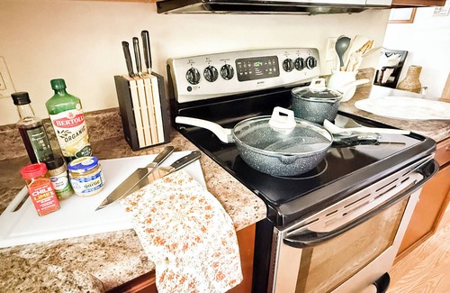 Durham House | Luxe } Coffee Bar! Minutes to Duke & downtown, Eco+ Family friendly + Fire pit