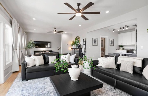 Laurel Park Apartment | Luxe Epic Mountain Views HotTub FirePit EV Charger
