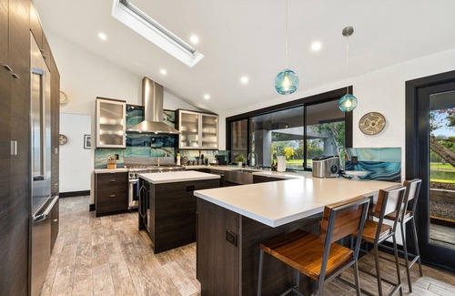 Palm Springs House | Luxe Estate 5 Min to Coachella Private Lake Pickleball Pool Spa 5BR