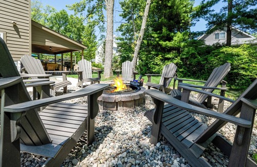 Miami Park House | Luxe family-friendly lake house-hot tub, heated pool, great golf nearby, & more!