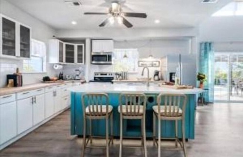 Manor House | Luxe Farmhouse Hot Tub Pool On 5 Acres