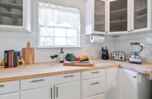 Manor House | Luxe Farmhouse Hot Tub Pool On 5 Acres