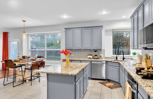 Grand Prairie House | Luxe Group stay 3000 SQ FT w/Theater, Games & Outdoor vibes