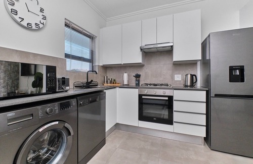 Greater Johannesburg Metropolitan Area Apartment | Luxe Haven Fourways, Sandton with WiFi, Gym