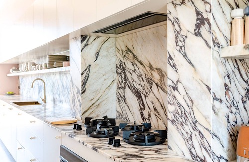 The Hill House | Luxe historic six-bedroom house in heart of Newcastle - Pay 3, Stay 4*