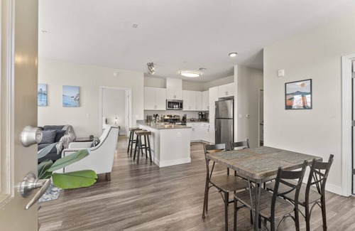 Northwest Reno Apartment | Luxe Home Ensuite Baths Pool Gym & Mountain Views