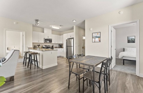 Northwest Reno Apartment | Luxe Home Ensuite Baths Pool Gym & Mountain Views