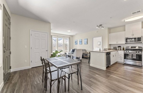 Northwest Reno Apartment | Luxe Home Ensuite Baths Pool Gym & Mountain Views