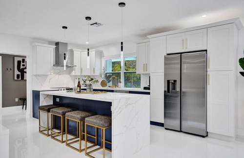 Golden Glades House | LUXE HOME: Heated Pool, BKT Ball Court, Pickleball etc.