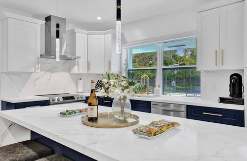 Golden Glades House | LUXE HOME: Heated Pool, BKT Ball Court, Pickleball etc.