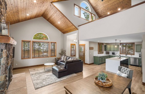 Ronald House | 🌄Luxe House - NEW game room, hot tub, firepit, private retreat 🌄