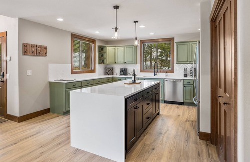 Ronald House | 🌄Luxe House - NEW game room, hot tub, firepit, private retreat 🌄