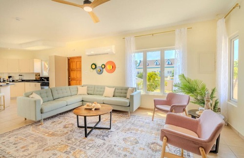 Opal Villa | Luxe Island Villa 5 mins to the Beach at Opal Breeze by Bocobay