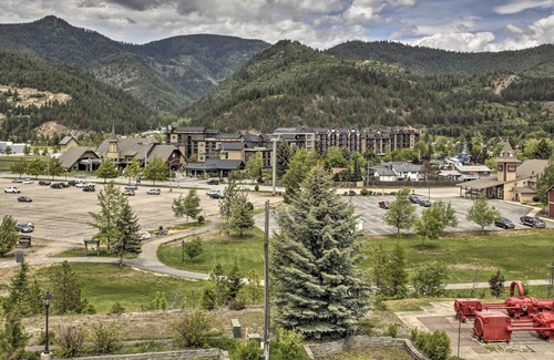 Kellogg Condo | Luxe Kellogg Couples Retreat: 1 Mile to Skiing!